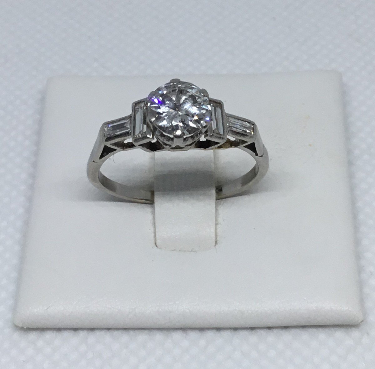 Bague solitaire, platine et diamants-photo-3