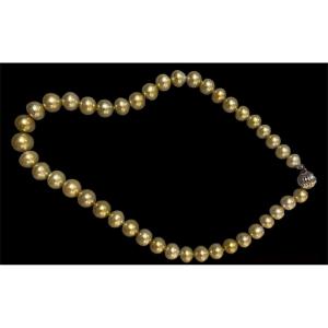 Collier de perles dorées