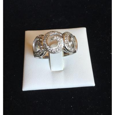 Bague en or gris et diamants