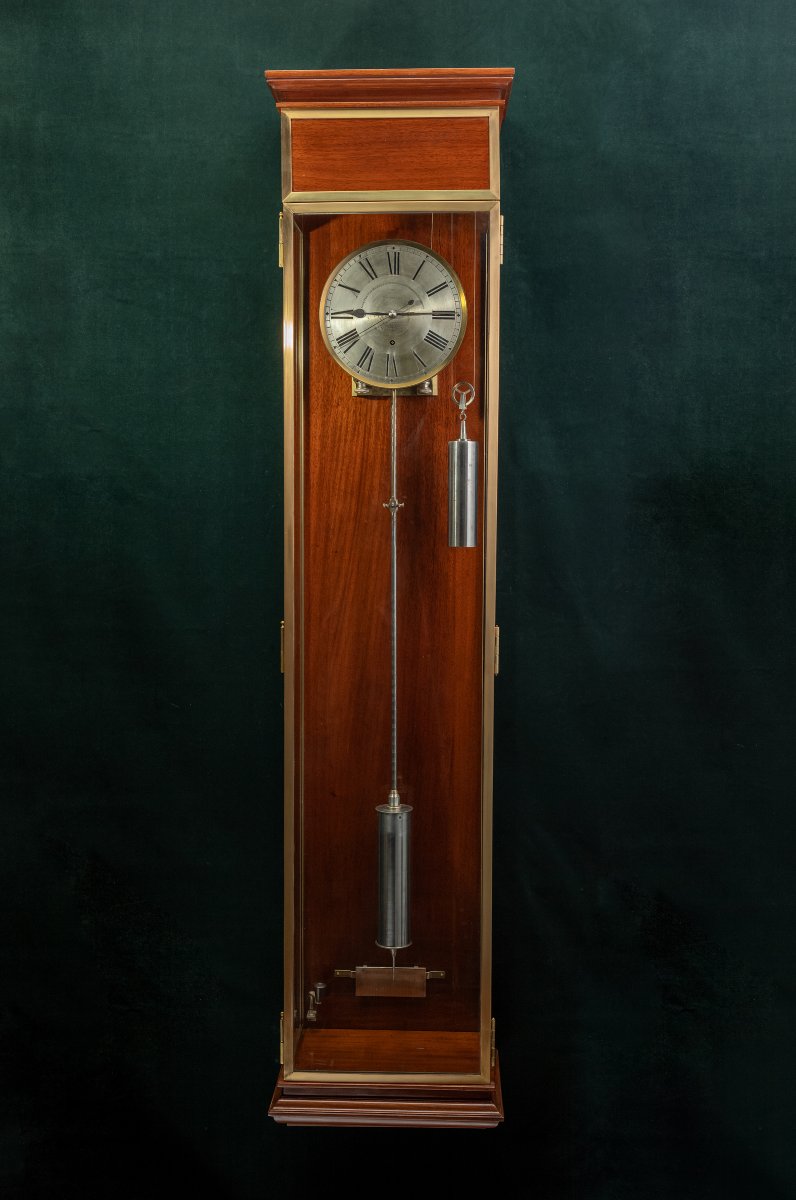 Regulateur, Horloge de précision mura