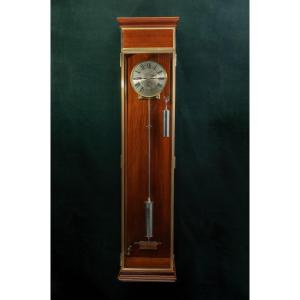 Regulateur, Horloge de précision mura