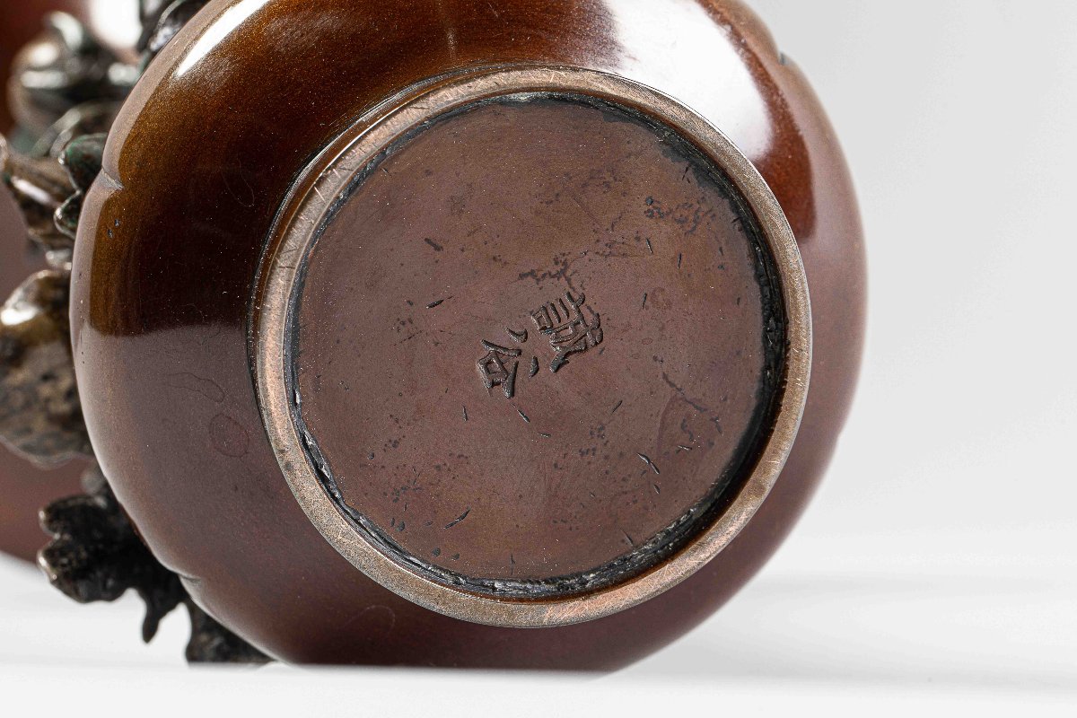 Wide-mouthed Cornet Vase Decorated With A Peony Branch-photo-3