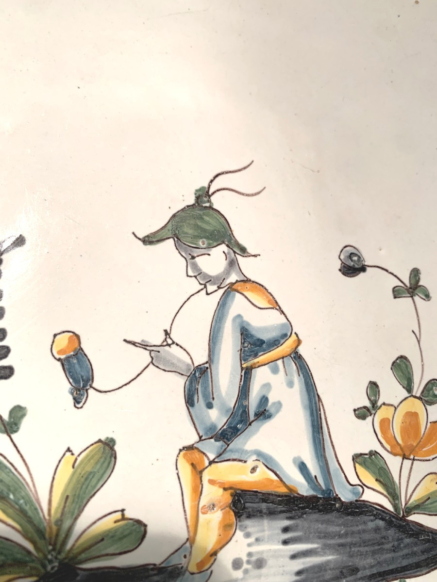 Nevers End Of The 18th Century - Bowl With A Chinese Pipe Smoker