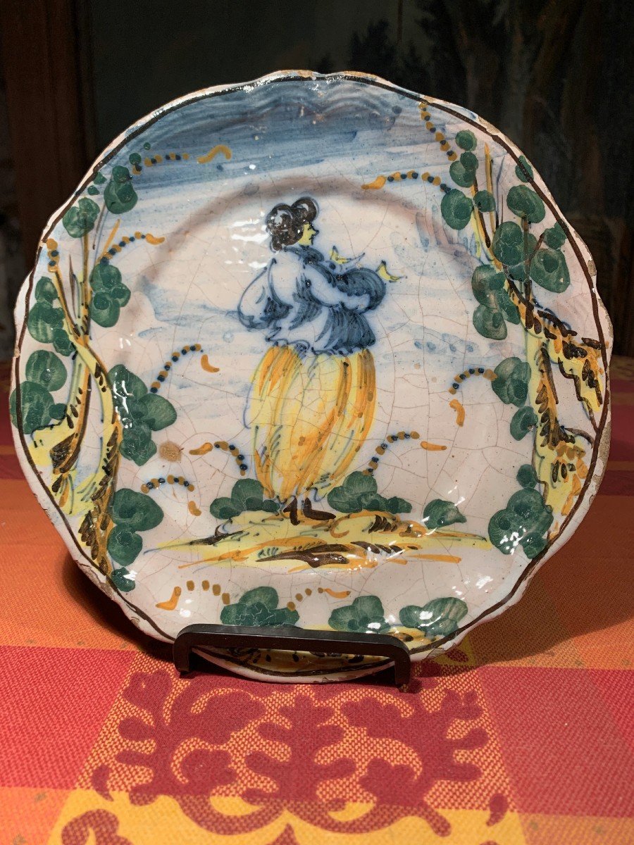 SAVONNE XVIII ème siècle - Atelier des Levantino - Dame de qualité dans un paysage