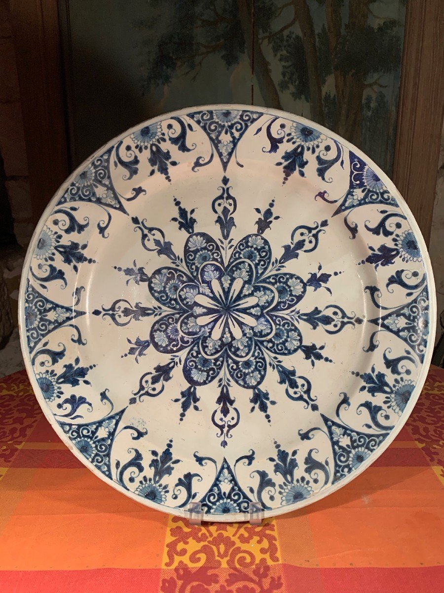 Lille - Large Dish With Blue Lambrequins, 18th Century