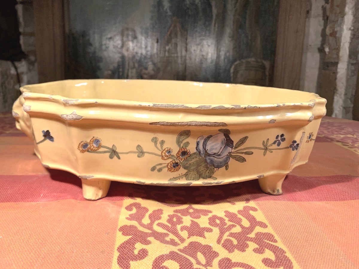 Moustiers - 18th Century - Basin On 4 Feet - Yellow Roof