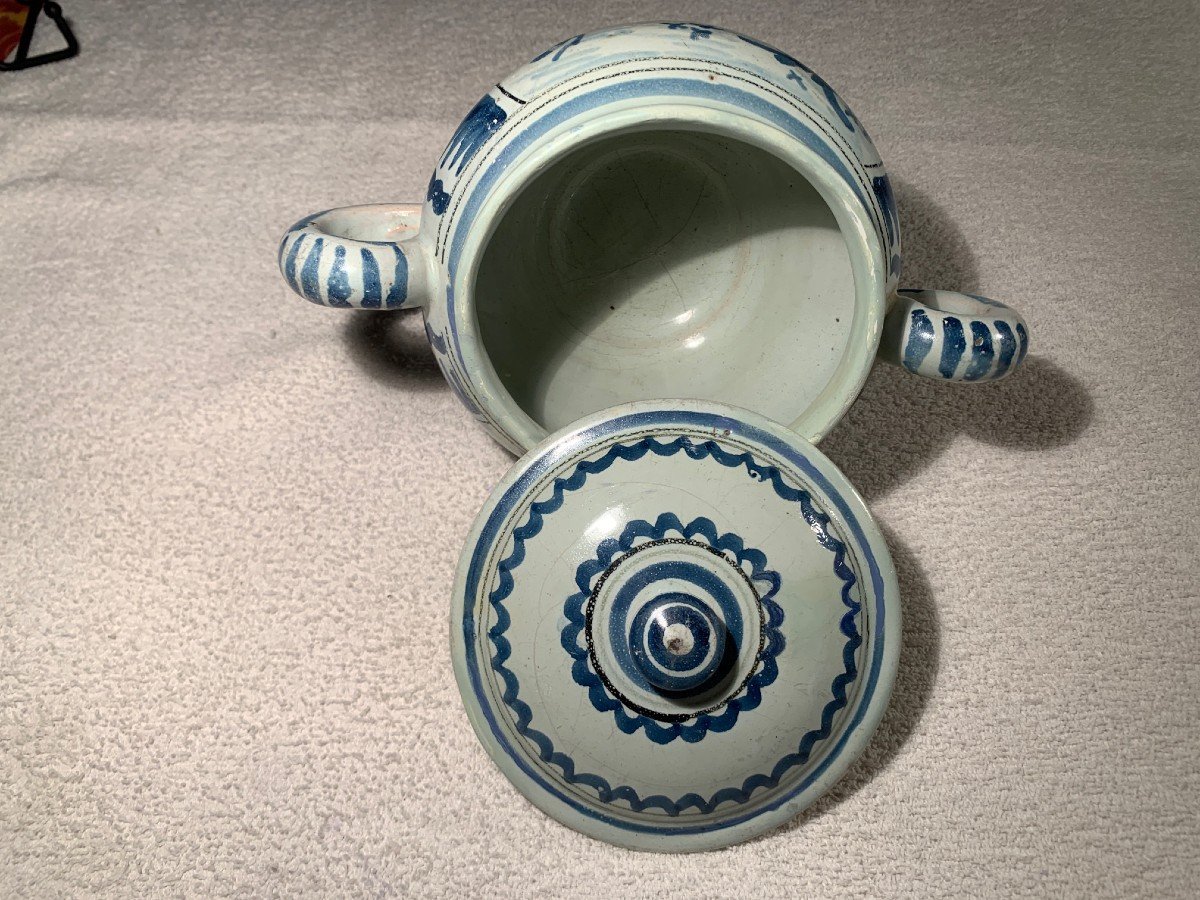 Nevers 18th Century - Covered Pot-photo-1