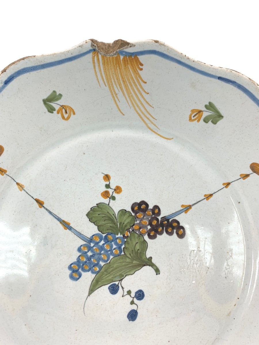 NEVERS XVIII ème Siècle - Bouquet de fleurs et papillon au marli-photo-3