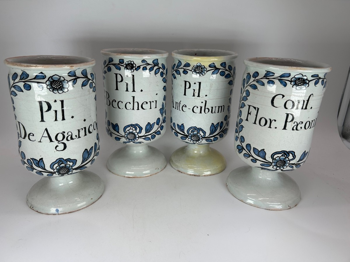 ROUEN ou PARIS  XVIII ème siècle - APOTHICAIRERIE - SUITE de QUATRE PILULIERS de même source 