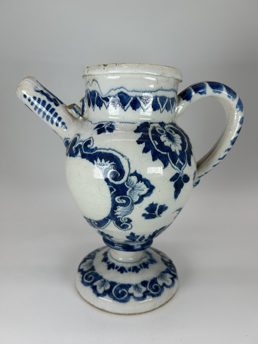 South France - Montpellier ? Early 18th Century - Chevrette With Rotating Decoration