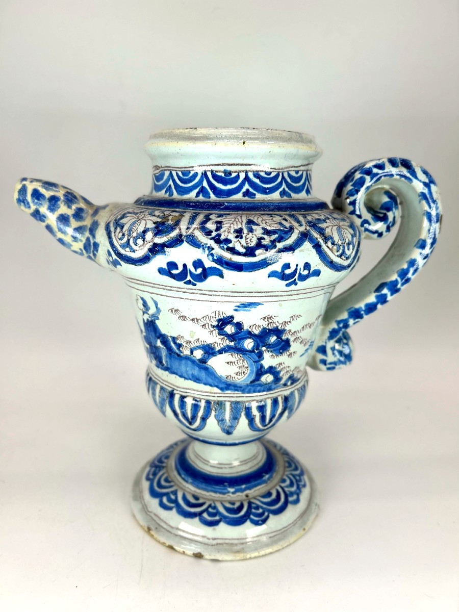 NEVERS XVII ème Siècle - Vers 1680 - APOTHICAIRERIE- Chevrette à décor de chinois