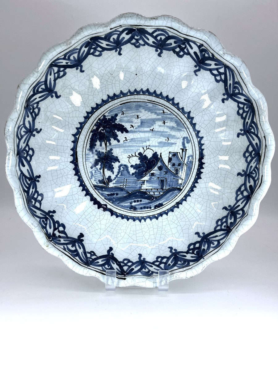 Nevers Late 17th Century - Gorted Bowl With Rural Landscape Decoration 
