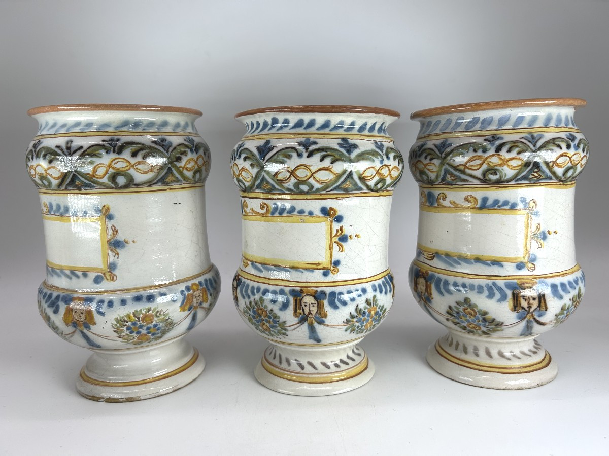 PESARO ou URBINO,  Italie - XVIII ème siècle - Série de 3 albarellis -photo-1