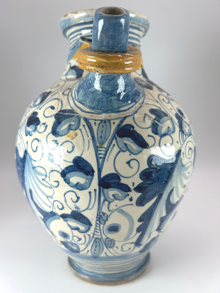 Montelupo - Italy - Mid-17th Century - Apothecary's Jar -photo-1