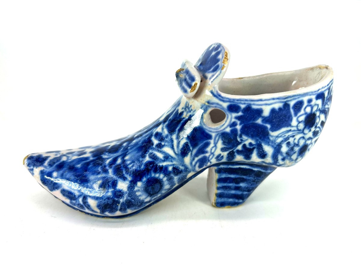 HAARLEM ou DELFT XVII ème s. - Vers 1680 - Paire de souliers en faïence stannifère-photo-4