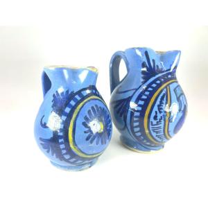 FAENZA  - Seconde moitié du XV ème Siècle - 2 petits pichets à alcool - Décor de poire et fruit