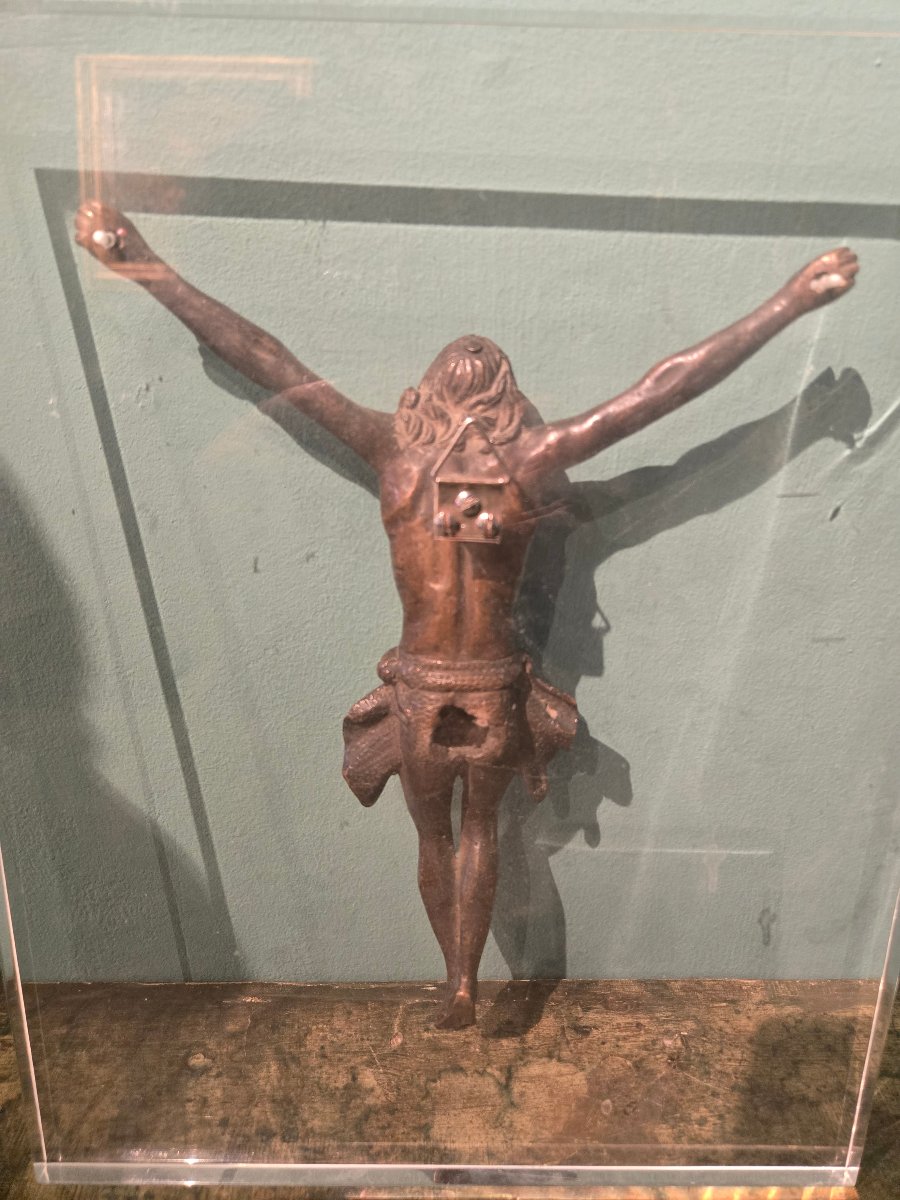 Figure du Christ en bronze, fin du XVIII siecle, cm 28 x 20, monte' sur panneau en pexiglas-photo-2
