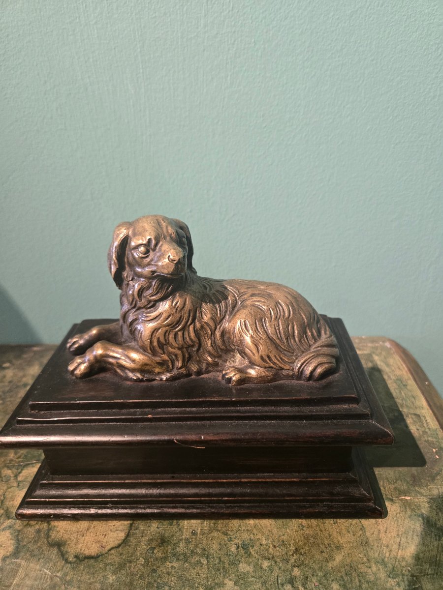Small Bronze Dogs, Late 19th Century, Mounted On A Wooden Base (added Later), 15 X 8 Cm -photo-1
