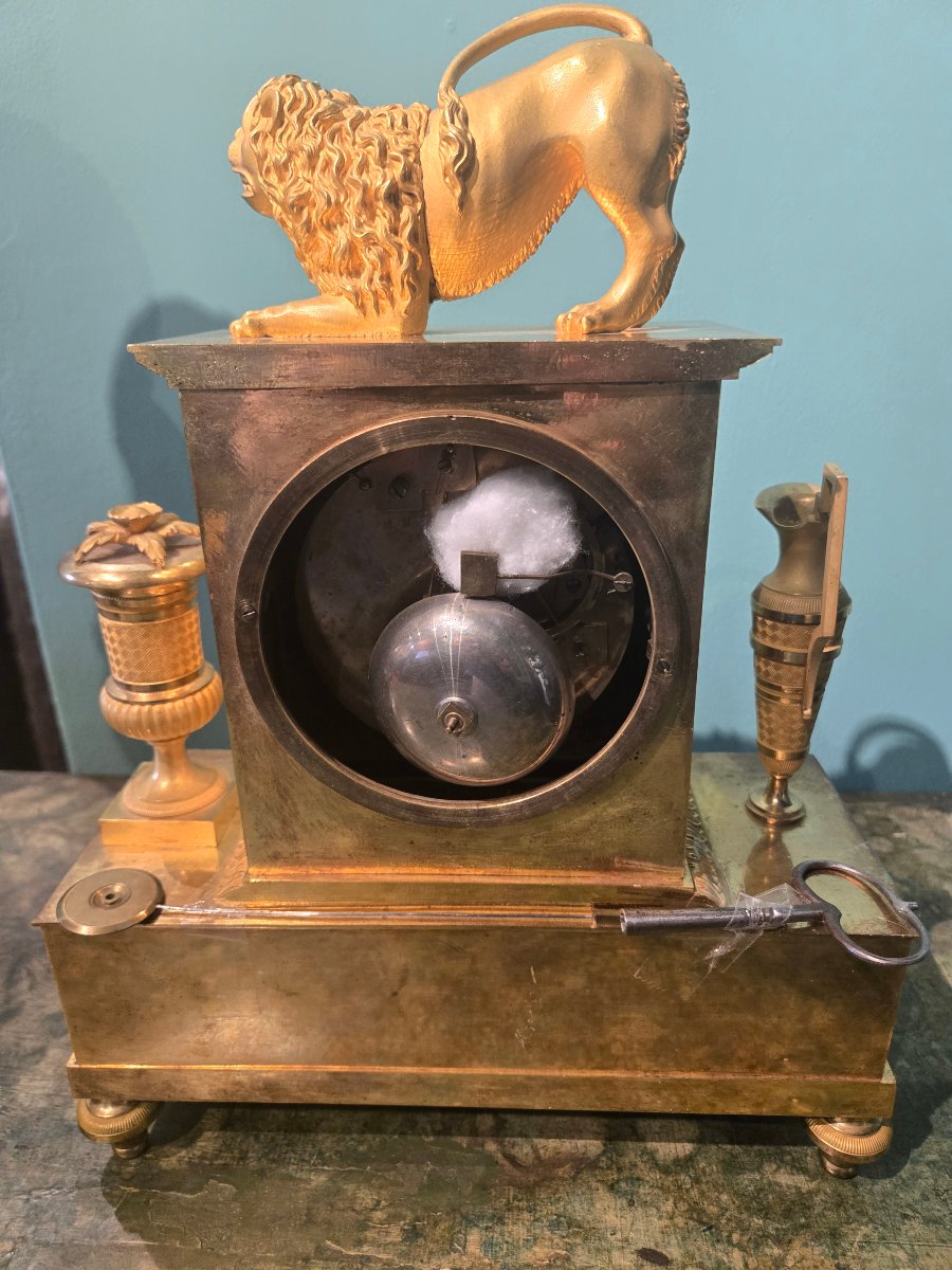Horloge de table, en bronze dore', 1820 env., tres bonne etat, cm  h 37 x 29-photo-3
