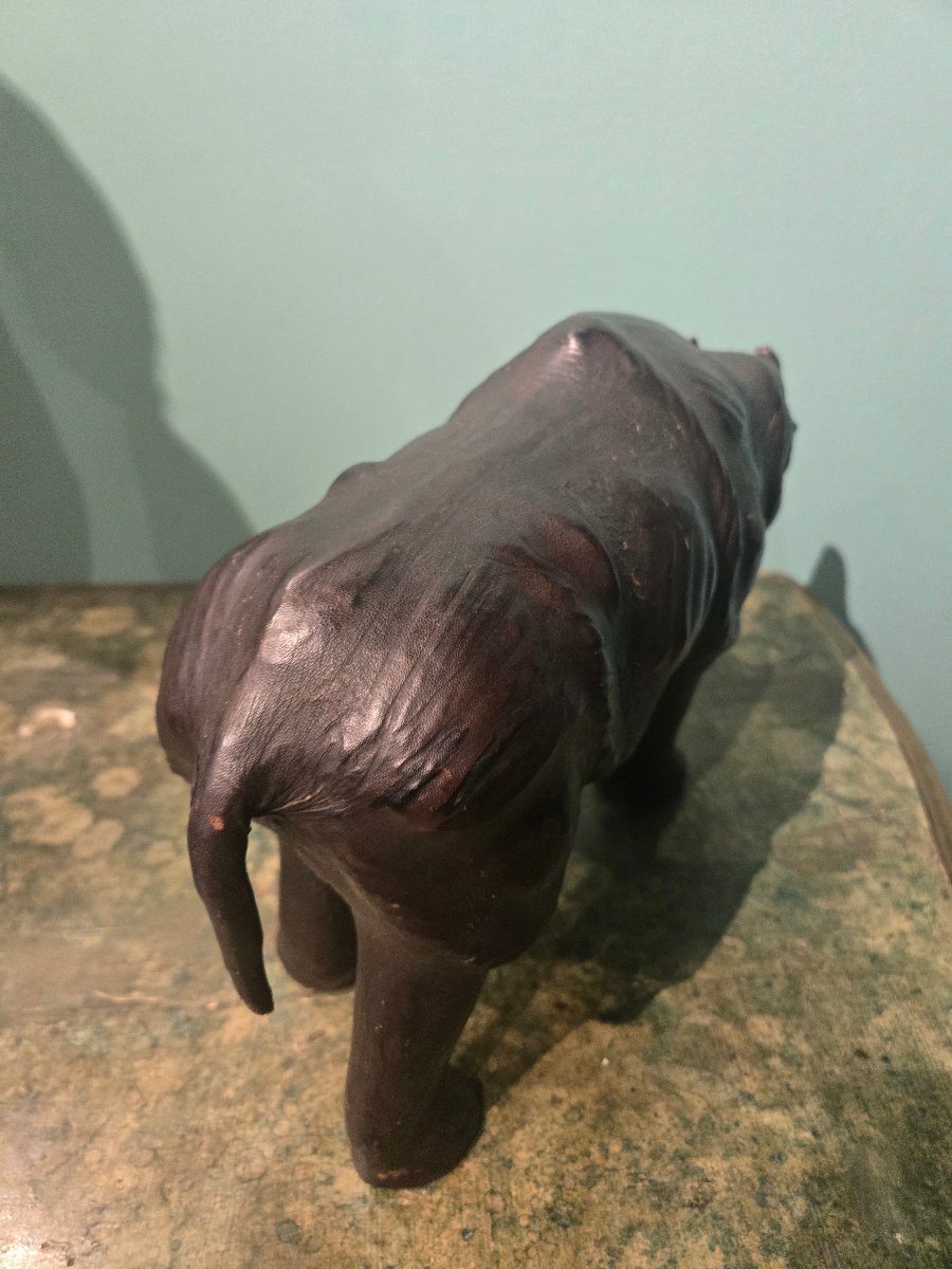 Rhinoceros en cuir, h 20 x 34 , bon etat generelle,  XX siecle-photo-4