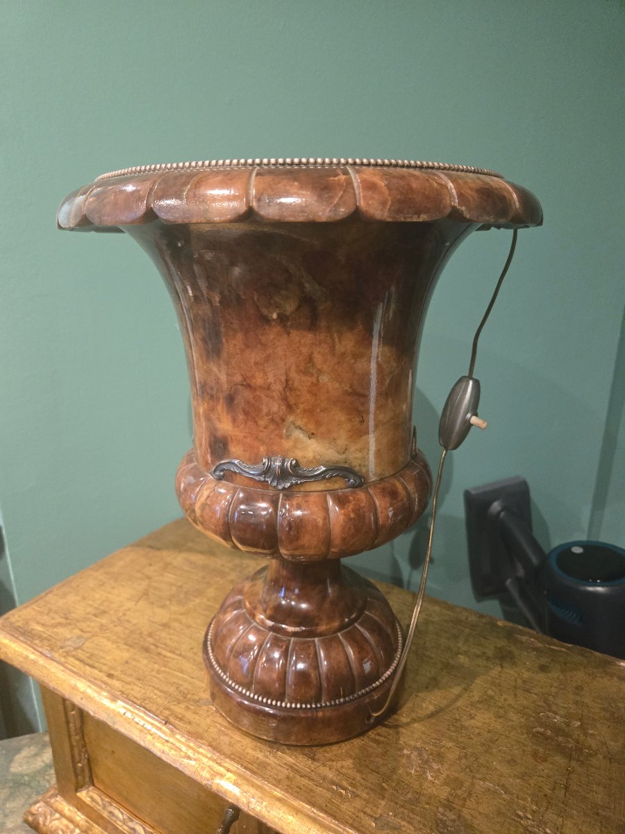 Vase/lampe en albatre , electrifie, et functionnel  XX siecle, h 35 cm ,bon etat