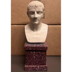 Petite buste en marbre avec socle en porhyre , h 25 cm avec socle, XIX siecle, bon etat