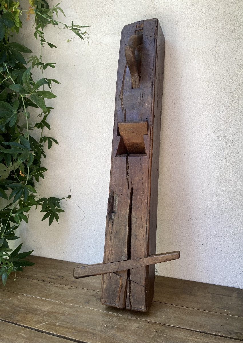 Folk Art: 19th Century Wooden Plane With Brown Patina