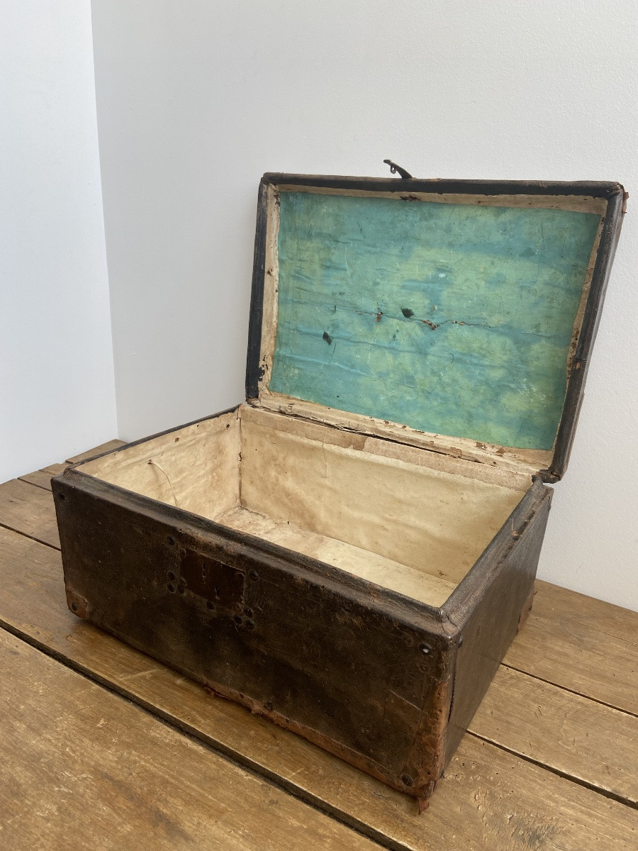 Leather-covered Box, Fine Size, 18th Century France-photo-3