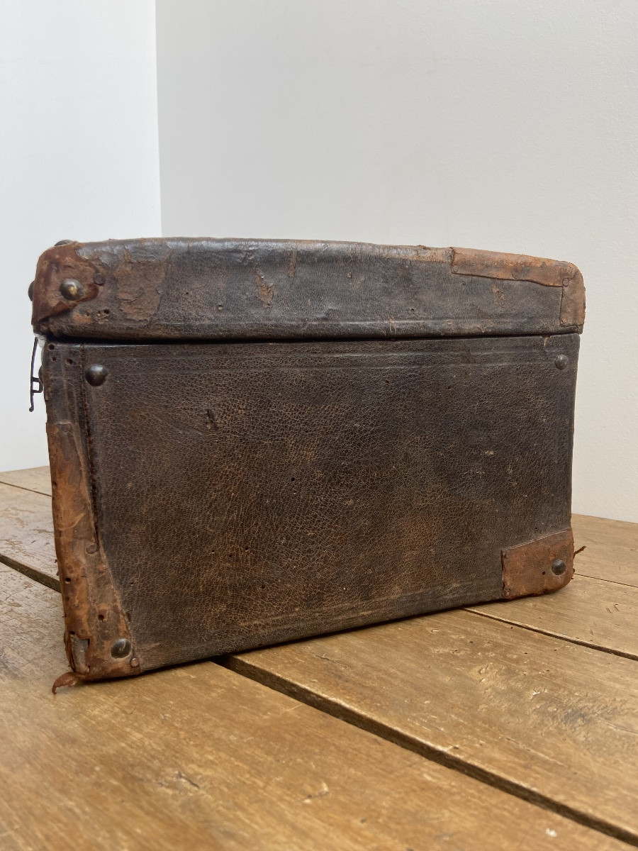 Leather-covered Box, Fine Size, 18th Century France-photo-1