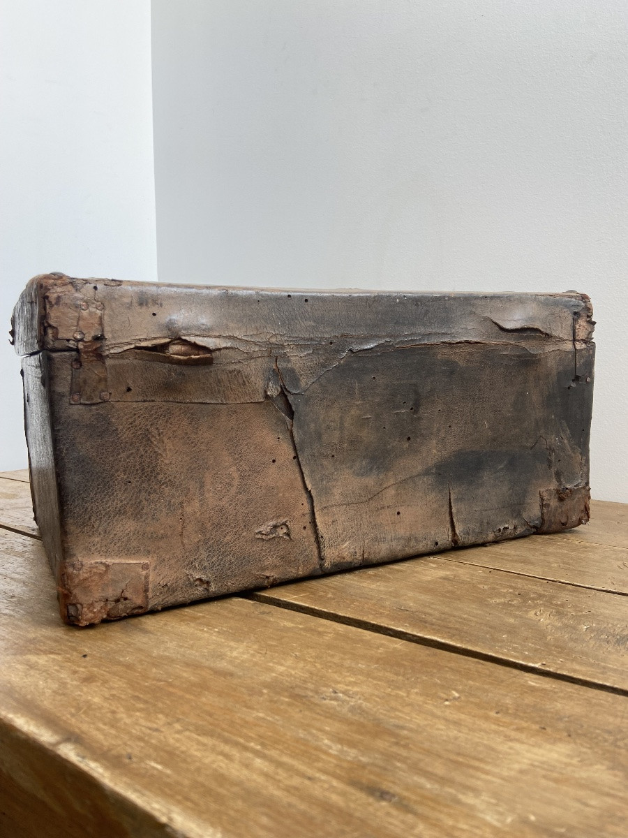Leather-covered Box, Fine Size, 18th Century France-photo-3