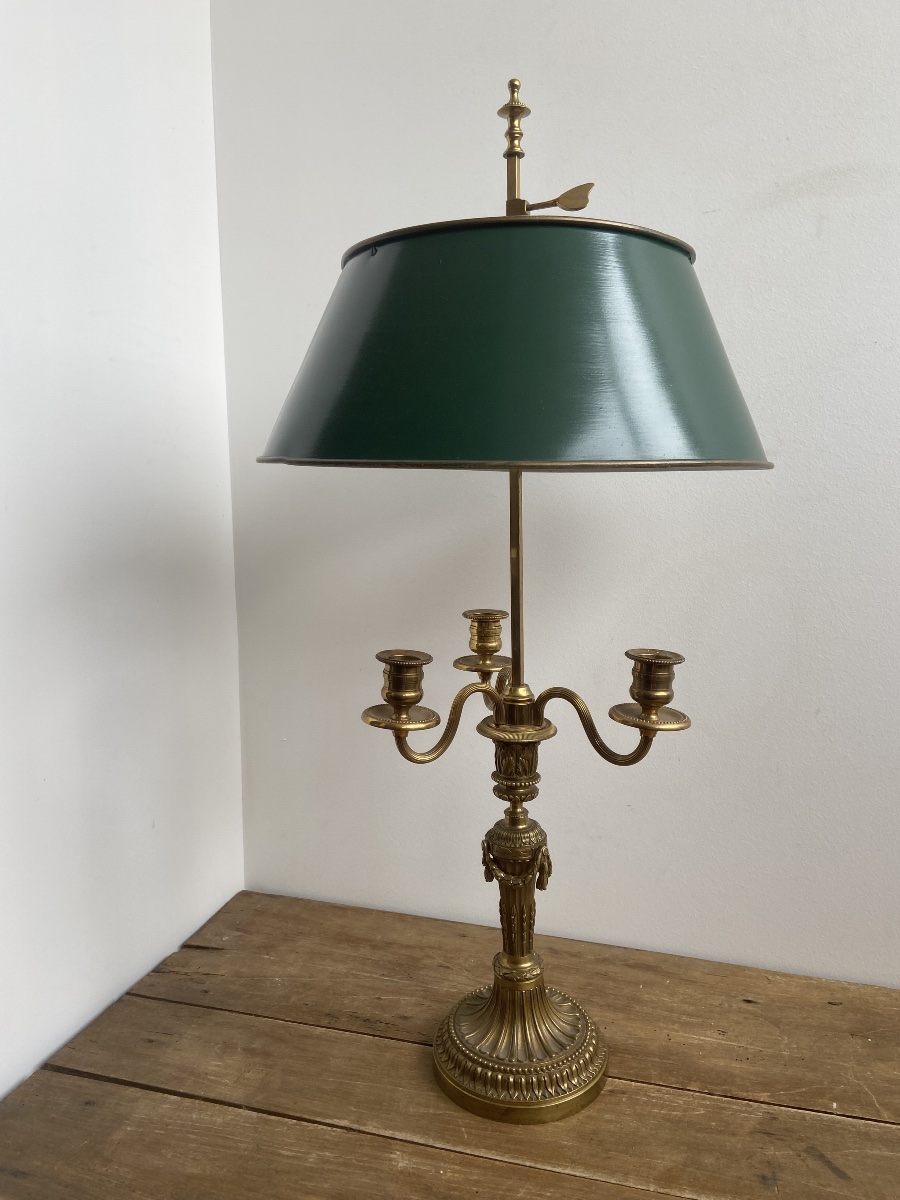 Lampe bouillotte, bronze et tôle, trois feux, de style Louis XVI, France 20ème