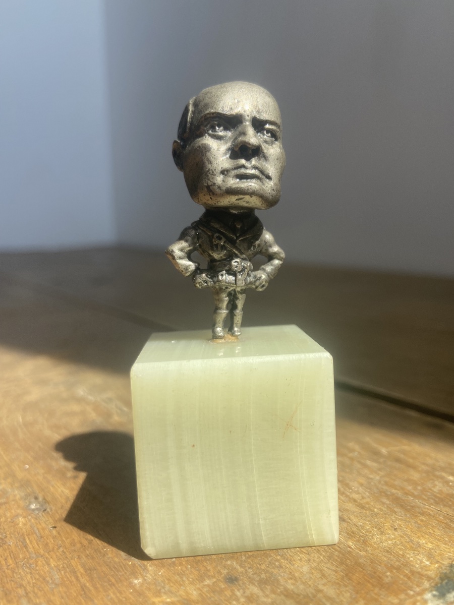 Caricature: Benito Mussolini, en pied sur onyx, en argent 800-photo-2