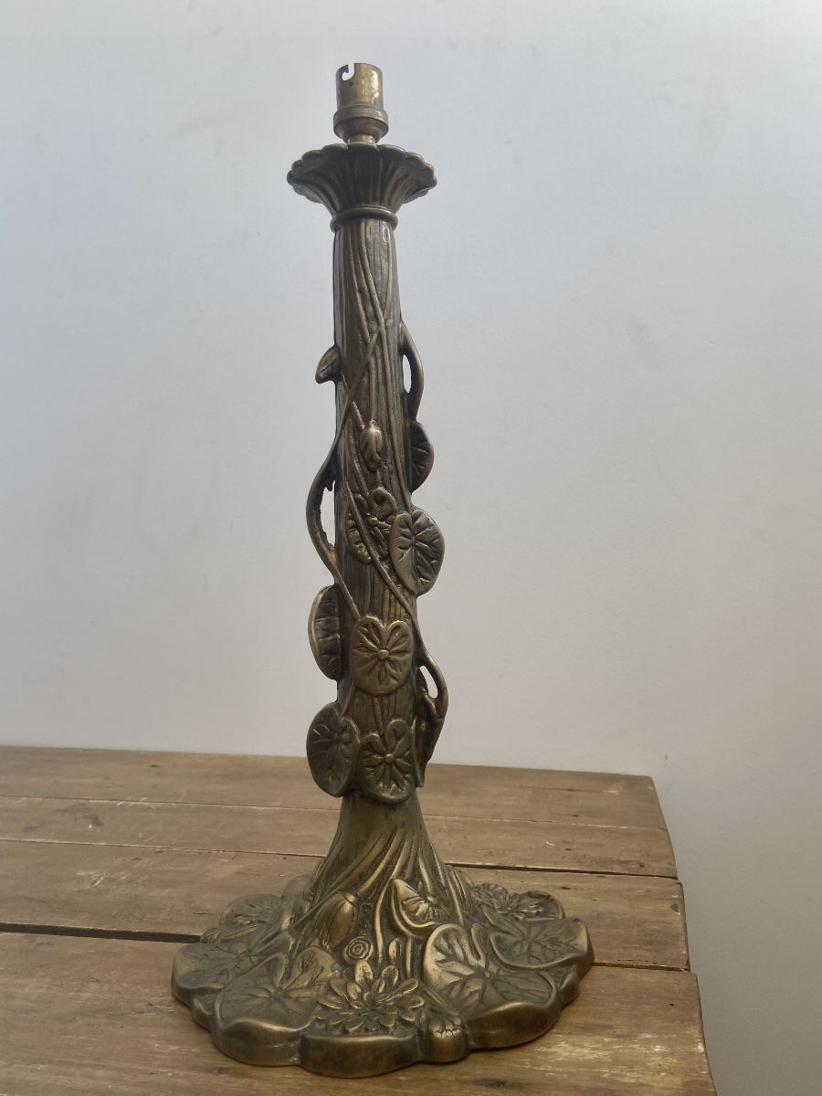 Art Nouveau: Pied de lampe aux nénuphars, bronze à patine médaille