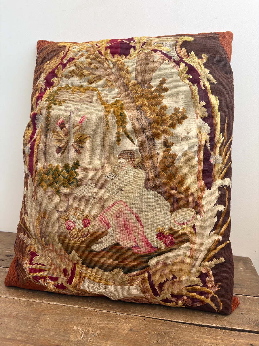 Coussin Belle Époque, crin naturel et tapisserie au point, France c.1920