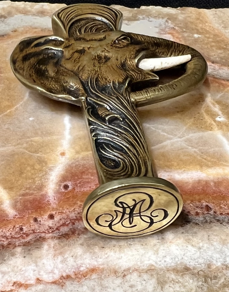 Patinated Bronze Seal Decorated With An Elephant-photo-4