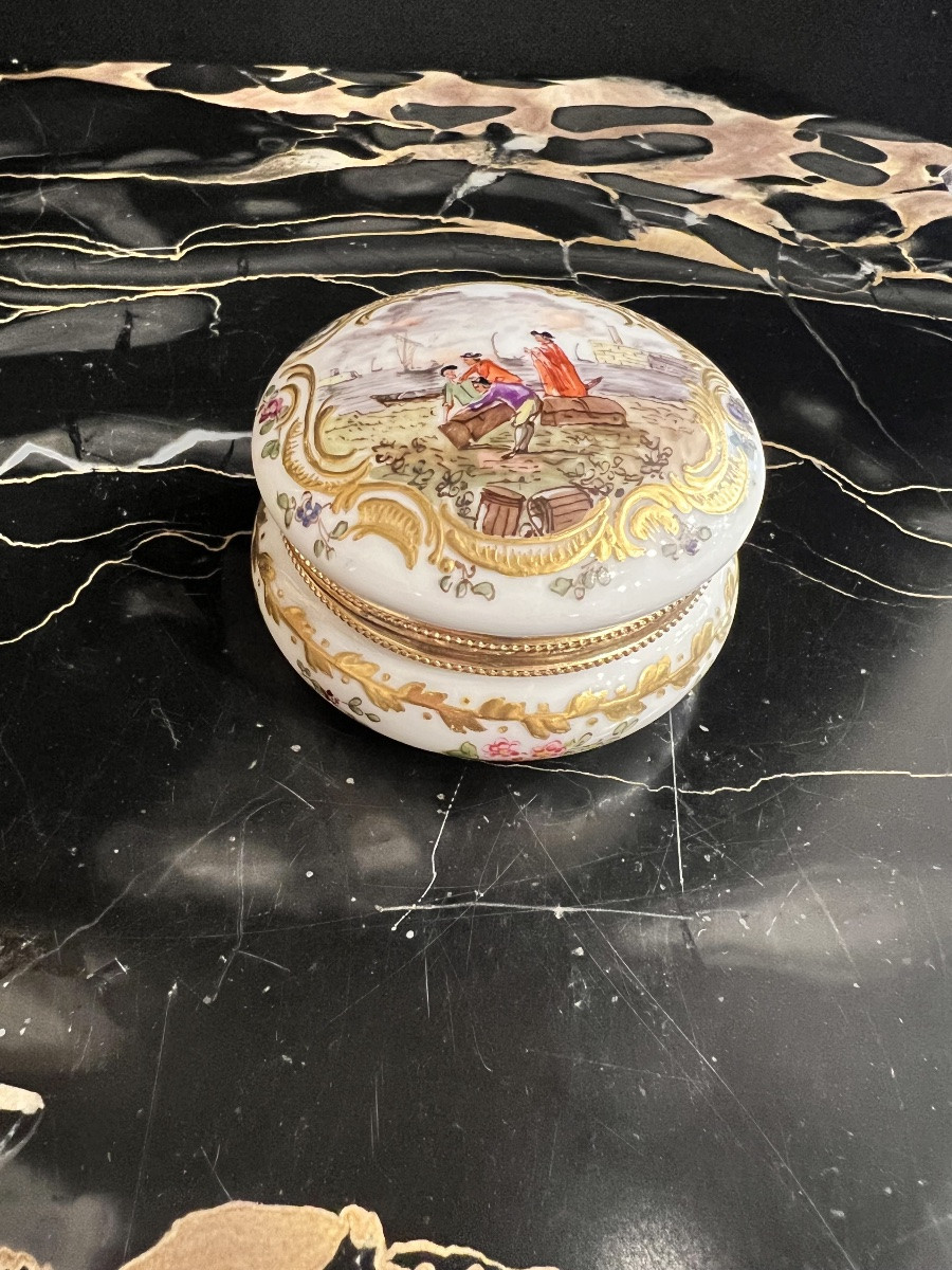 Boîte à pilules en porcelaine peinte – scène portuaire-photo-1