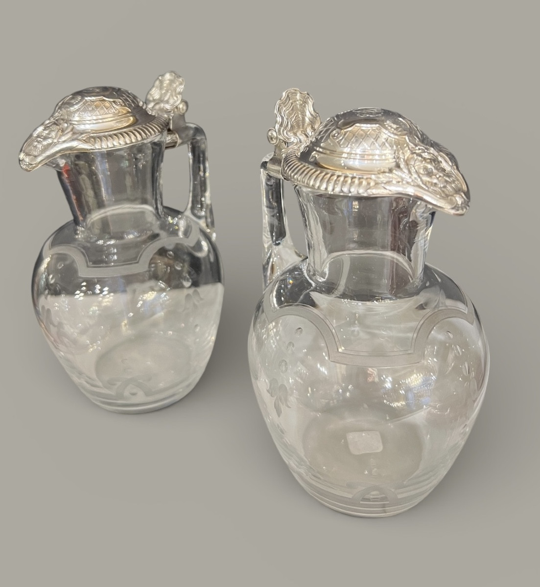 Paire de petites aiguières en cristal et argent massif – Orfèvres A. Risler & Carré, Paris
