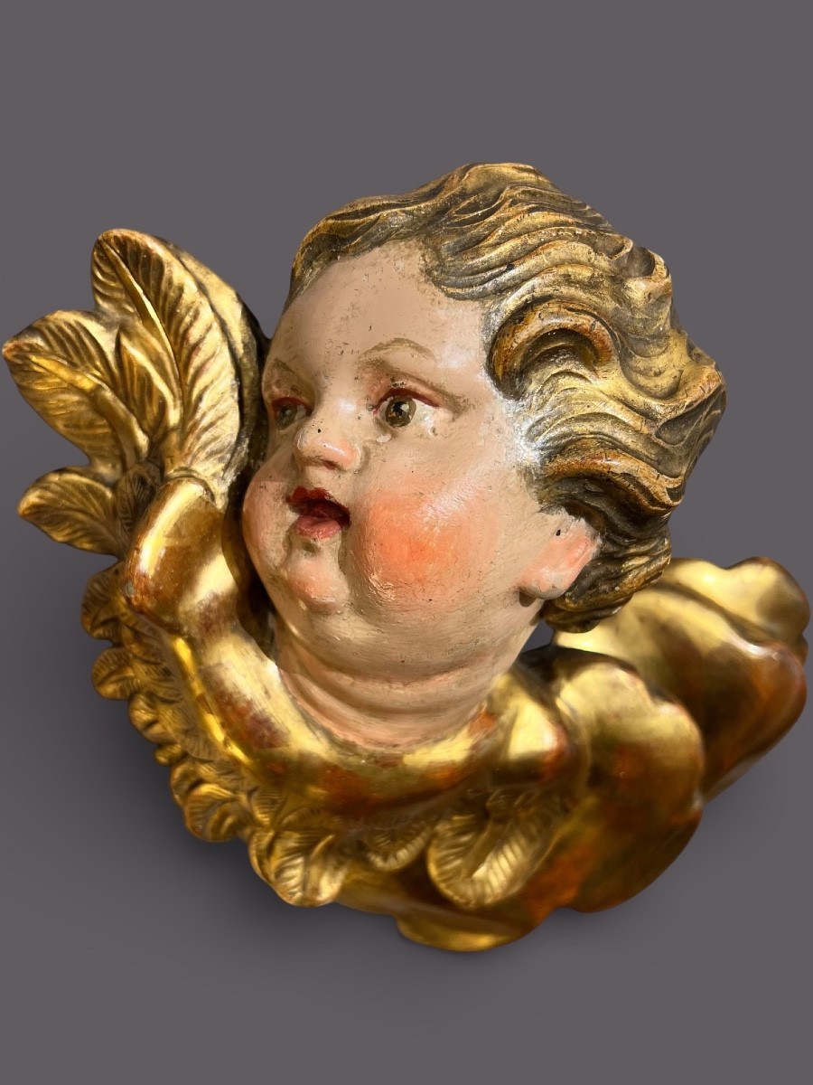 Angelot baroque en bois sculpté, polychromé et doré – XVIIIe siècle – travail d’Europe centrale
