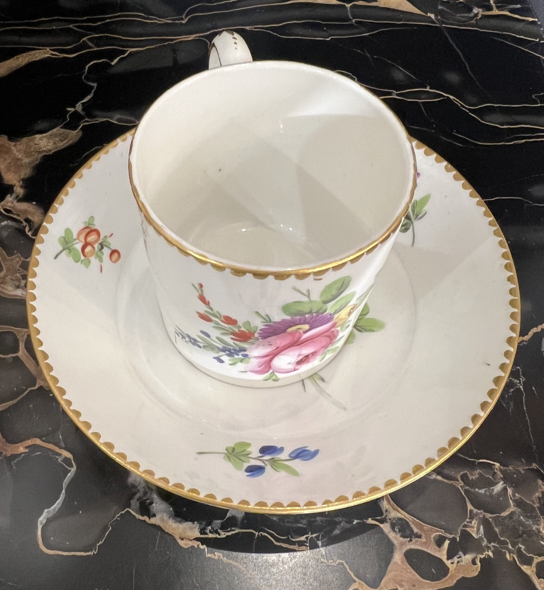 18th-century Paris Porcelain Cup And Saucer – Decorated With Scattered Flowers – Collection-photo-4