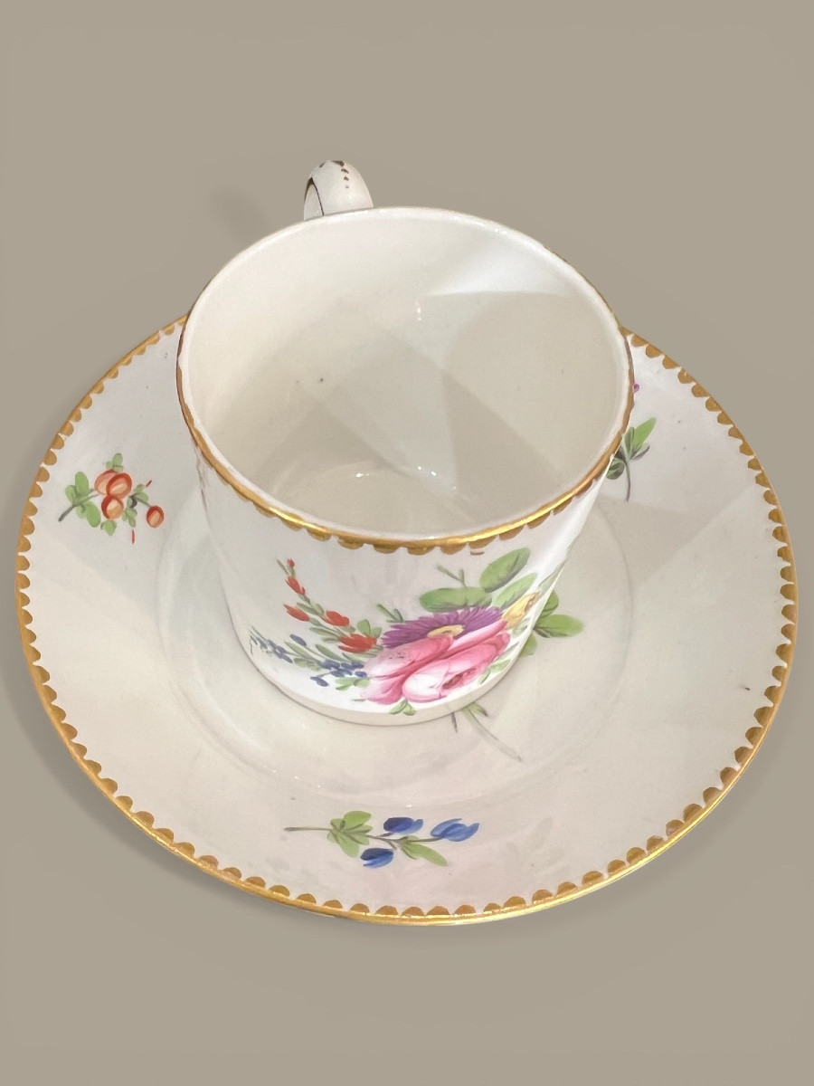 18th-century Paris Porcelain Cup And Saucer – Decorated With Scattered Flowers – Collection-photo-1