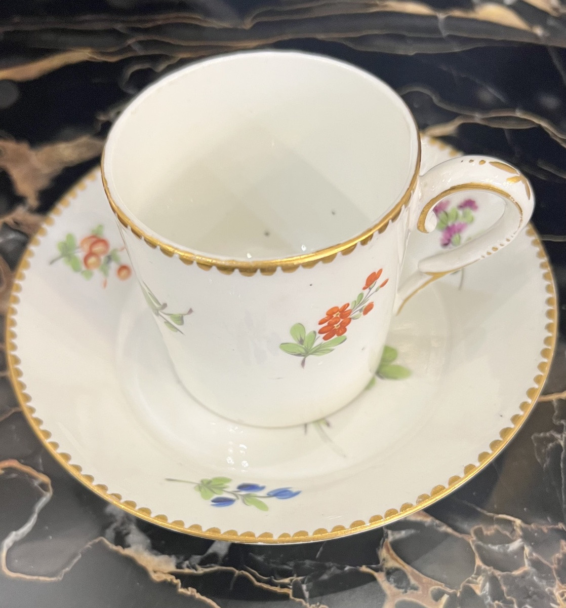 18th-century Paris Porcelain Cup And Saucer – Decorated With Scattered Flowers – Collection-photo-4
