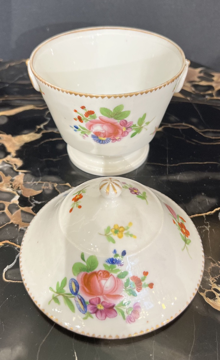 Small Covered Porcelain Pot From Paris, 18th Century – Nast Factory – Scattered Flowers – Collection-photo-2