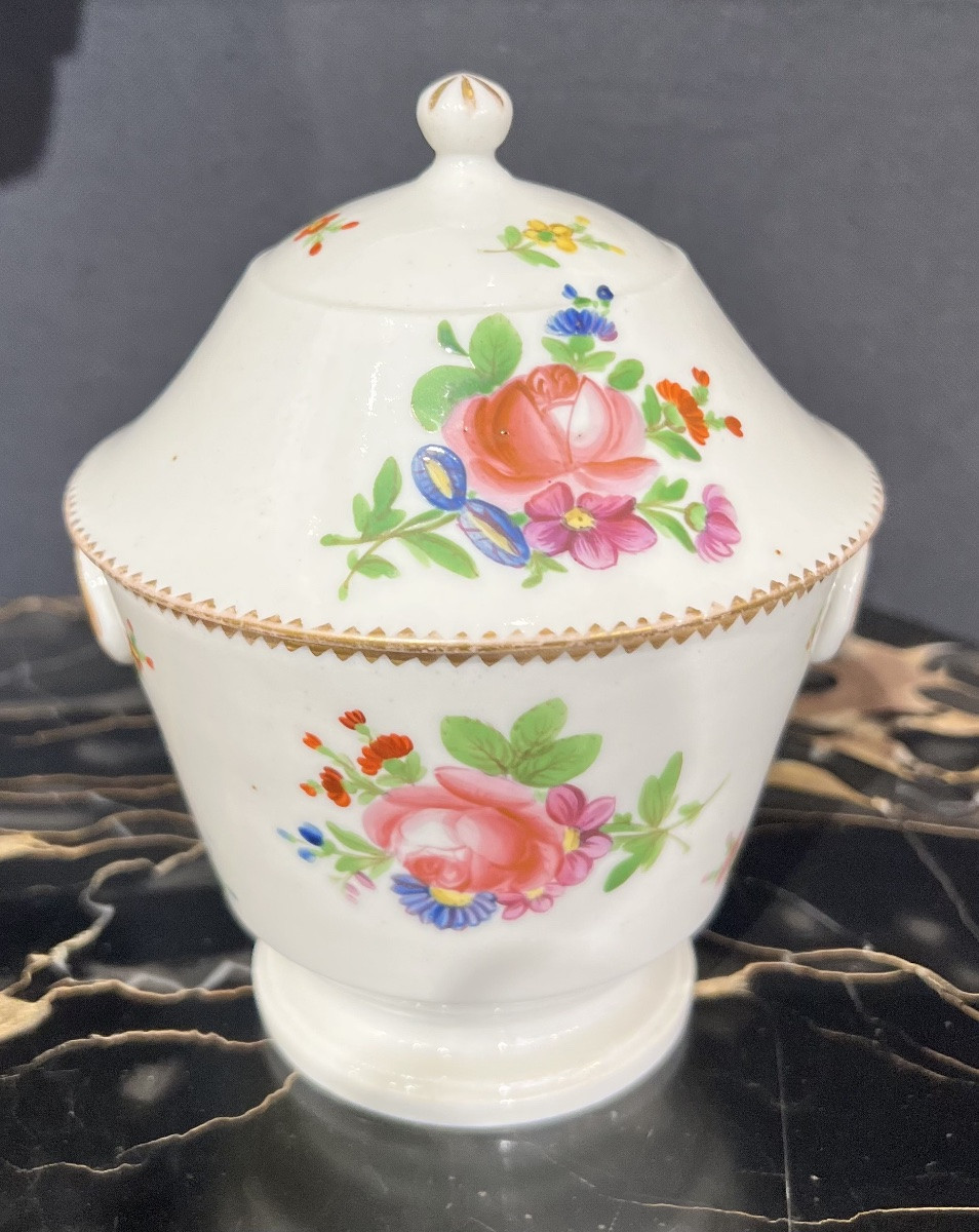 Small Covered Porcelain Pot From Paris, 18th Century – Nast Factory – Scattered Flowers – Collection-photo-2