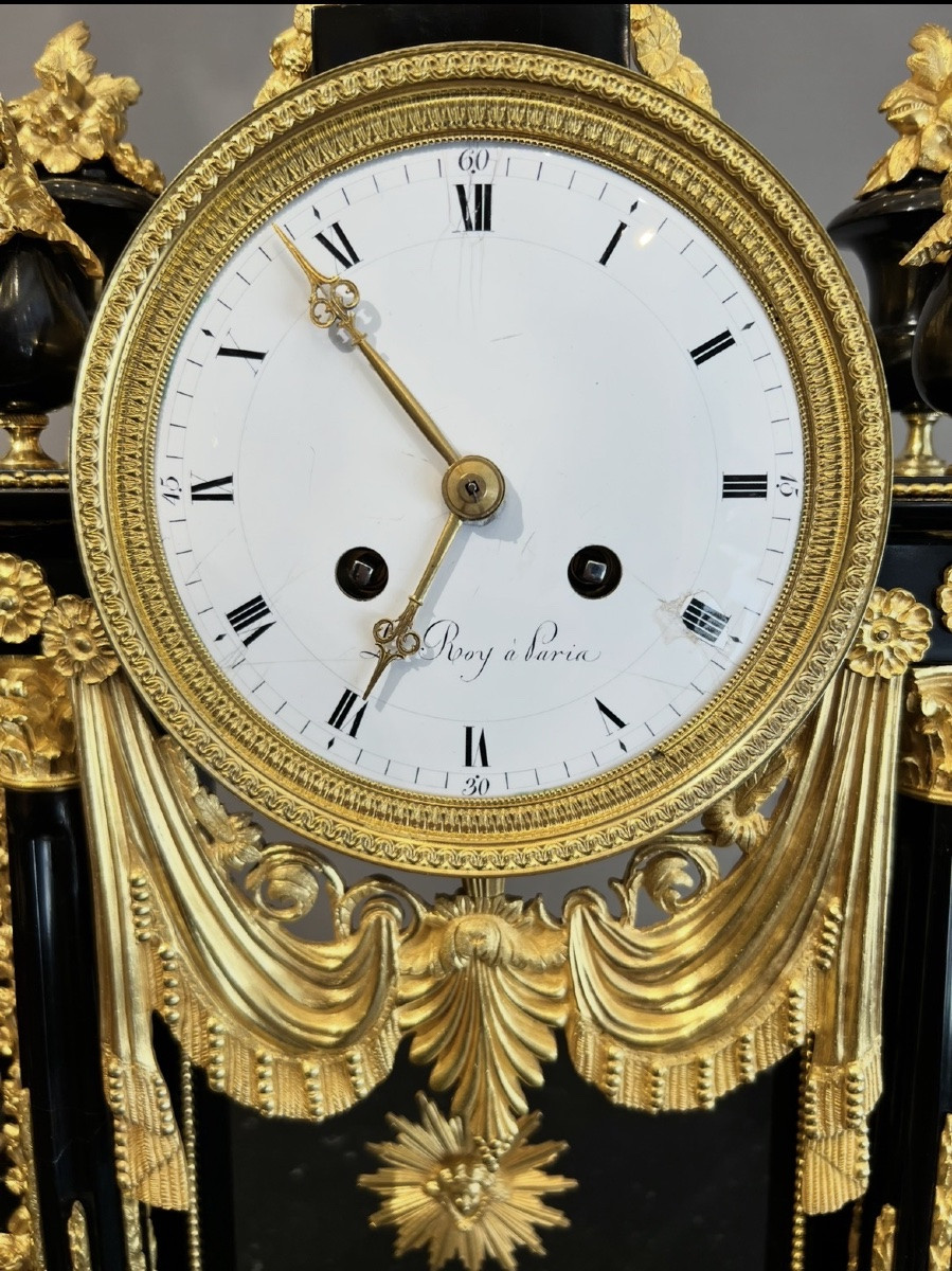 Louis XVI Period Portico Clock In Black Marble And Gilt Bronze - Le Roy à Paris-photo-3