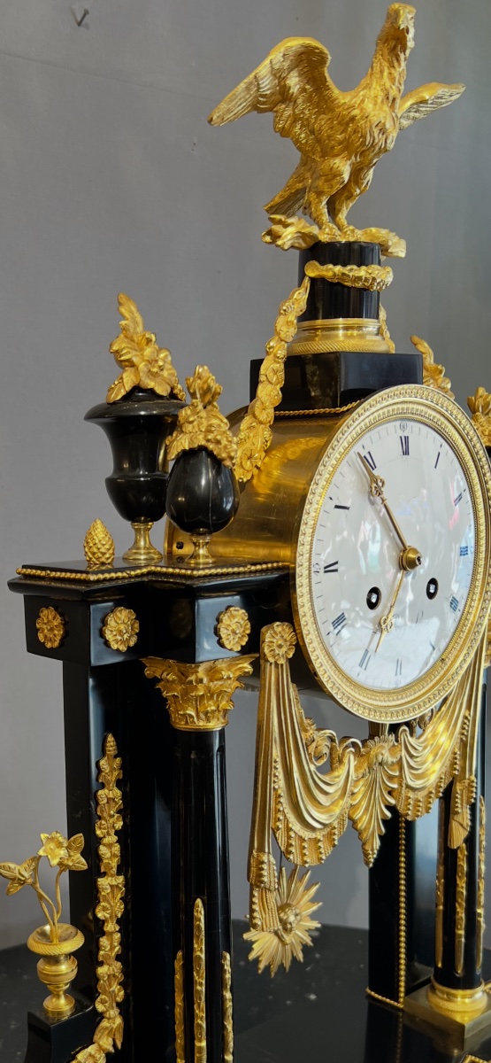 Louis XVI Period Portico Clock In Black Marble And Gilt Bronze - Le Roy à Paris-photo-2
