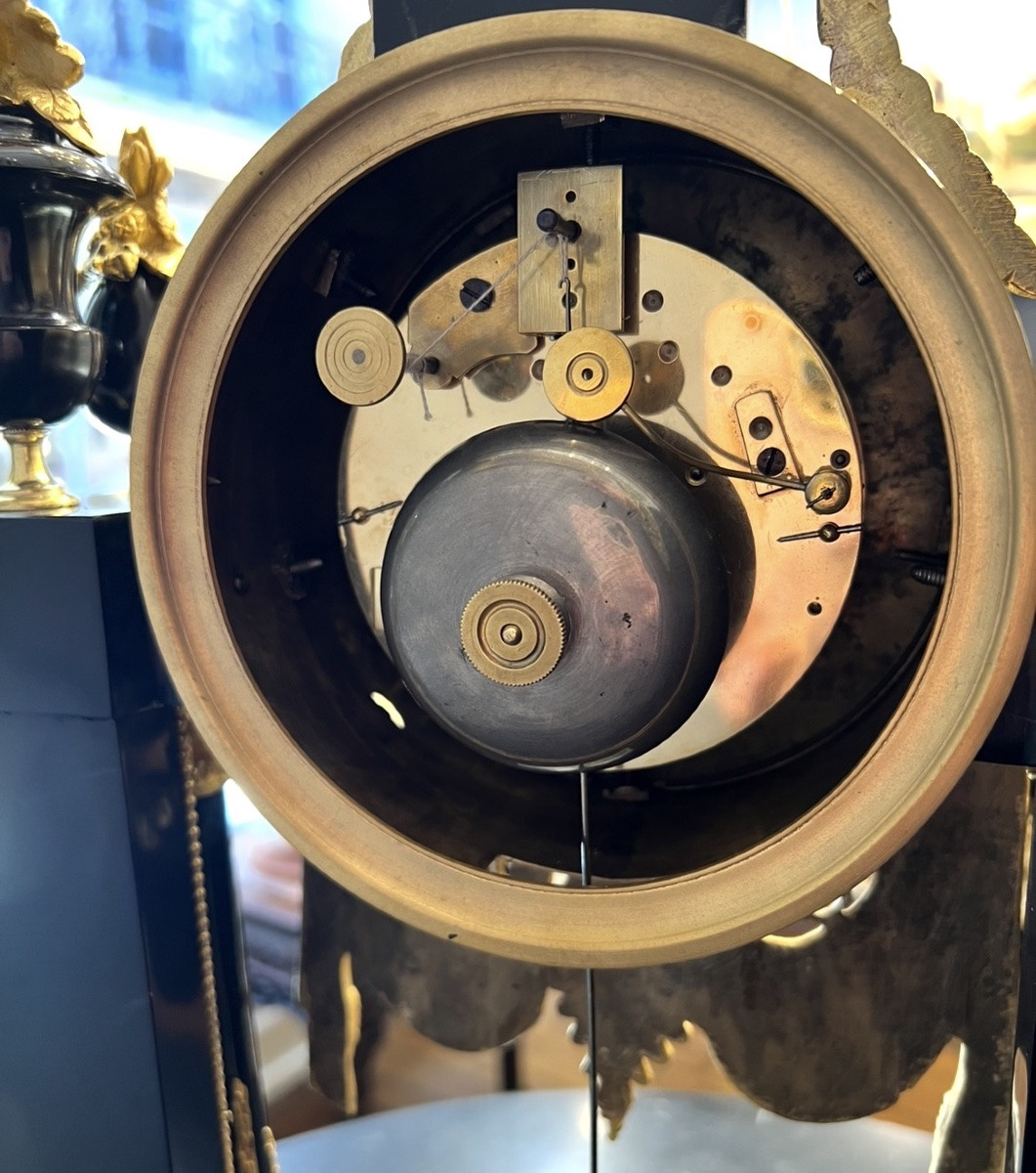 Louis XVI Period Portico Clock In Black Marble And Gilt Bronze - Le Roy à Paris-photo-6