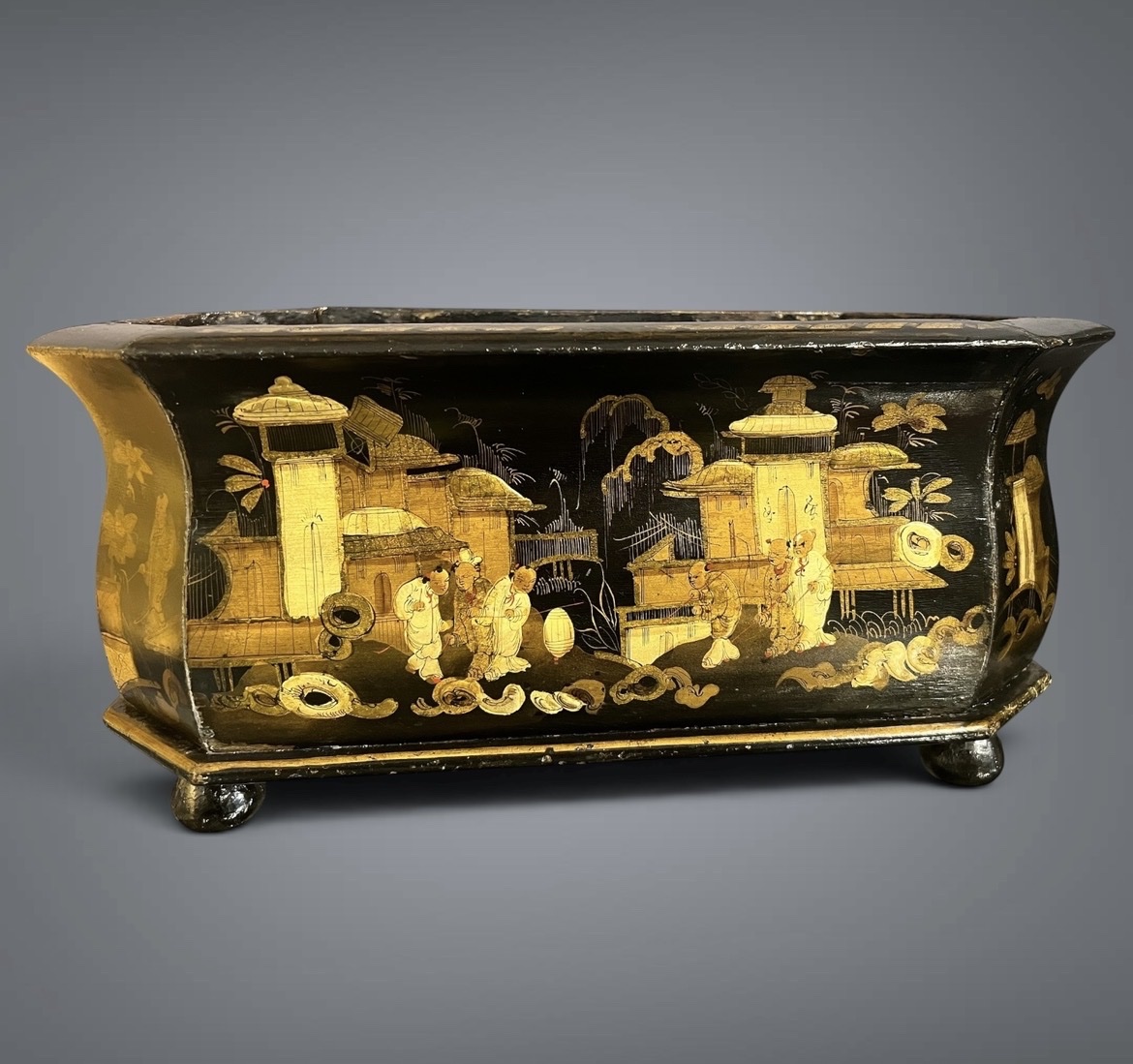 Lacquered Wooden Planter With Chinese-style Decoration – Napoleon III Period