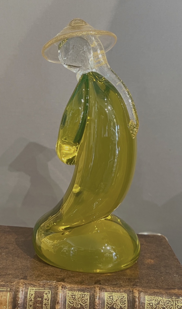 Kneeling Chinese Figure Made Of Uraline Glass – Murano, Circa 1960-photo-1