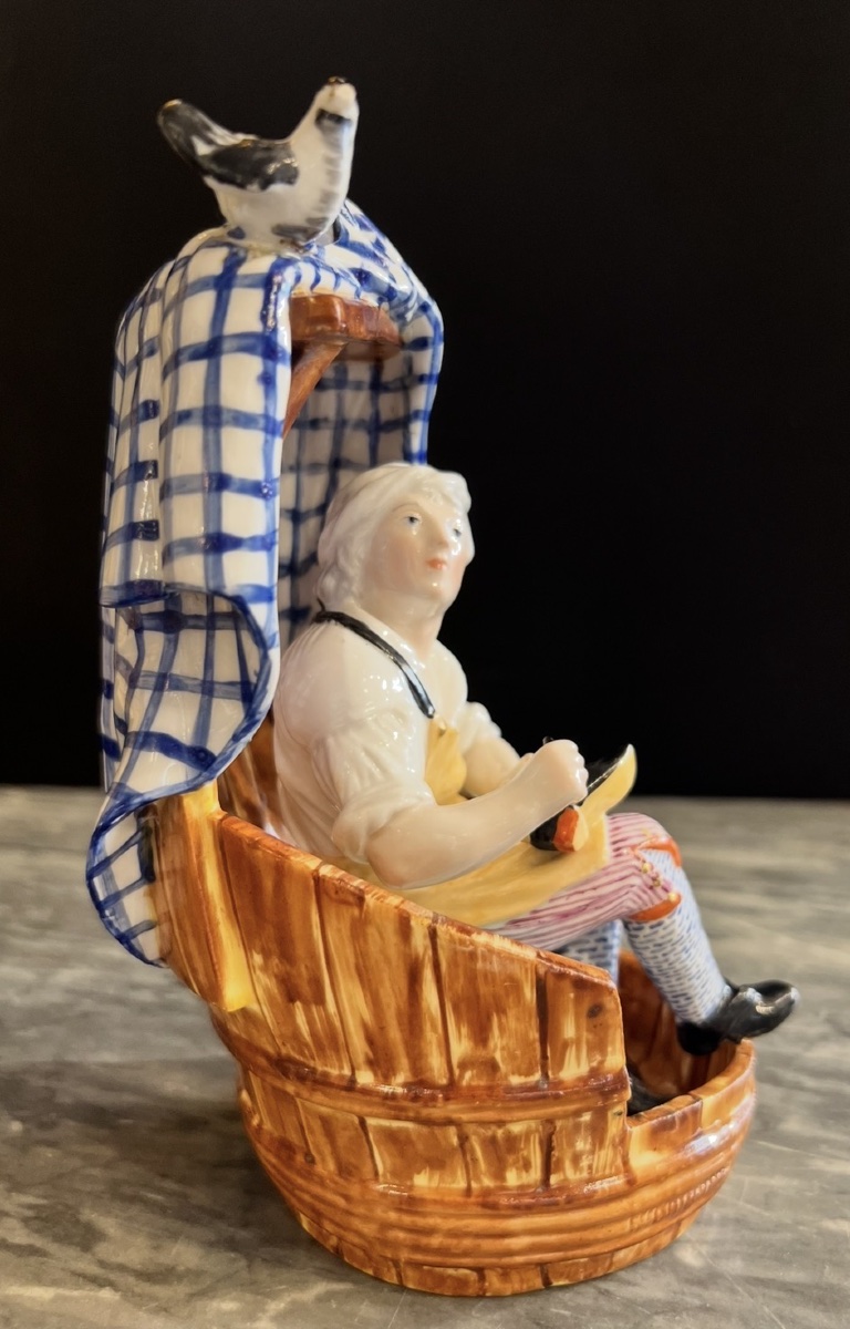 Paire de figures en porcelaine dure polychrome – Le Savetier et La Ravaudeuse  -photo-1