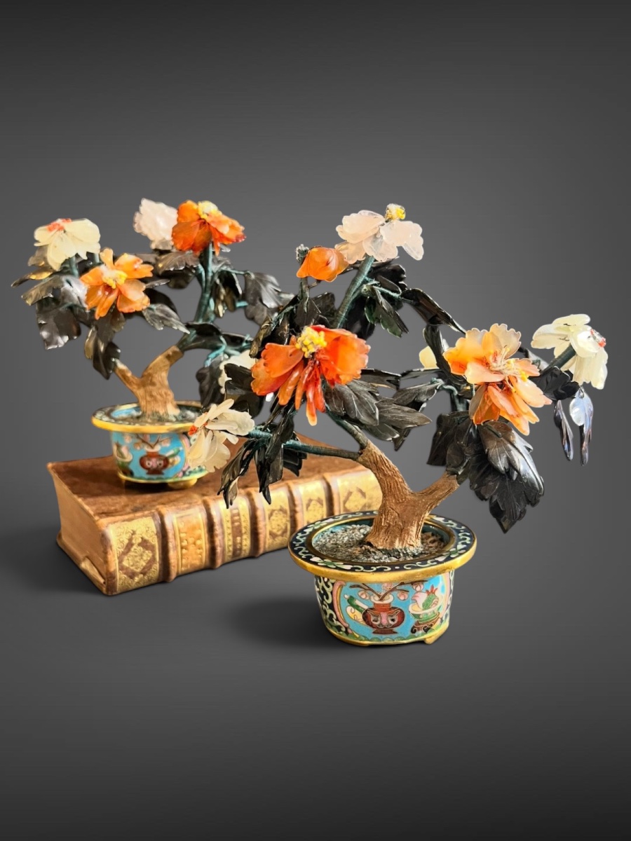 Paire d’arbres fleuris en pierres dures et cloisonné – Chine XIXe